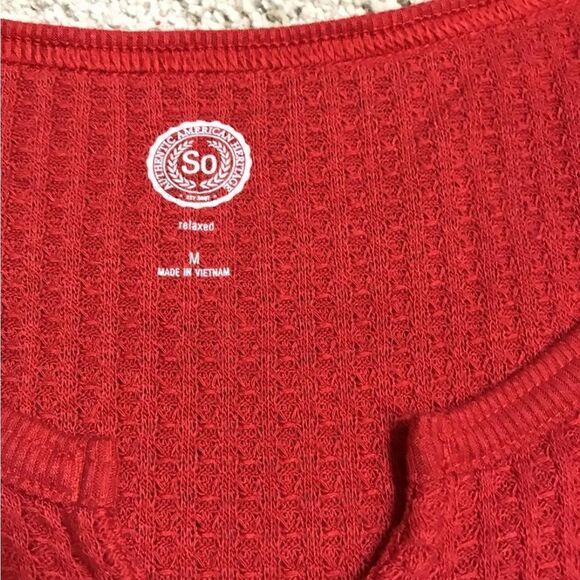 SO Women's Red Relaxed Waffle Knit Long Sleeve Top Blouse Shirt - Size M - Picture 3 of 4